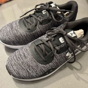 Under Armour size 7.5 brand new sneakers